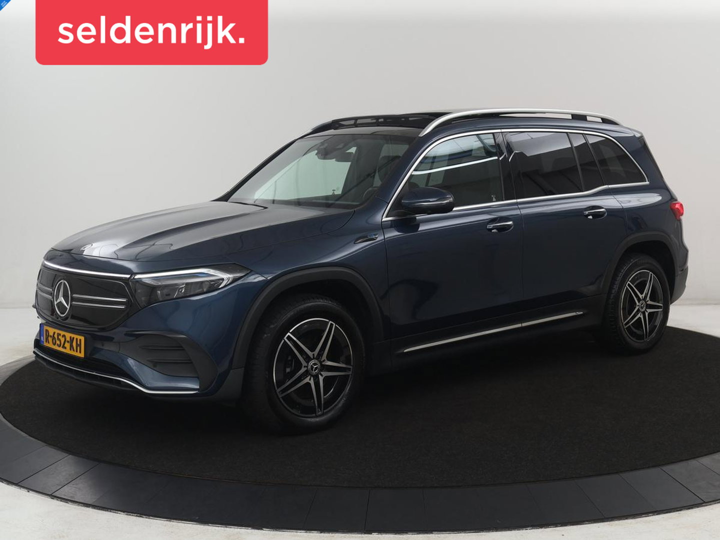 Mercedes-Benz EQB 300 4MATIC AMG Line 67 kWh | SOH 94,7% | Panoramadak | Half leder | Memory | Stoelverwarming | Cruise control | Head-up | 360 Camera | Sfeerverlichting