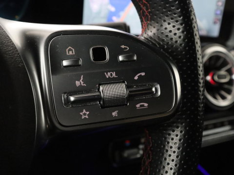 Mercedes-Benz EQB 300 4MATIC AMG Line 67 kWh | SOH 94,7% | Panoramadak | Half leder | Memory | Stoelverwarming | Cruise control | Head-up | 360 Camera | Sfeerverlichting