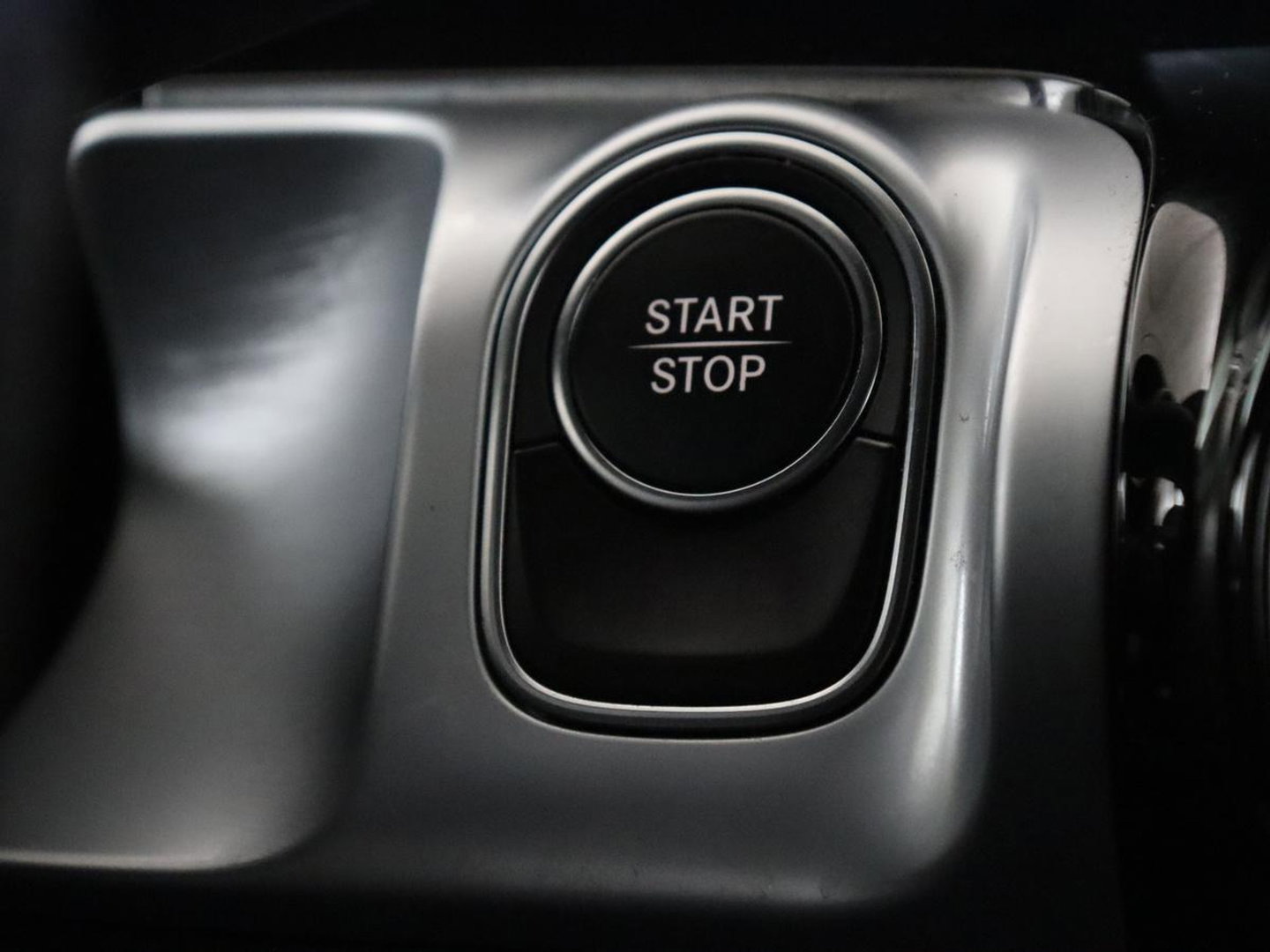 Mercedes-Benz EQB 300 4MATIC AMG Line 67 kWh | SOH 94,7% | Panoramadak | Half leder | Memory | Stoelverwarming | Cruise control | Head-up | 360 Camera | Sfeerverlichting