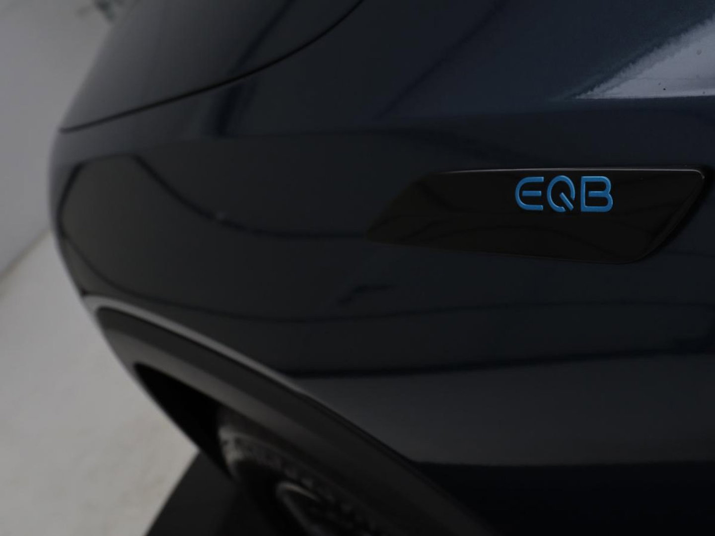 Mercedes-Benz EQB 300 4MATIC AMG Line 67 kWh | SOH 94,7% | Panoramadak | Half leder | Memory | Stoelverwarming | Cruise control | Head-up | 360 Camera | Sfeerverlichting