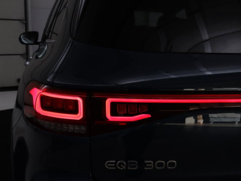 Mercedes-Benz EQB 300 4MATIC AMG Line 67 kWh | SOH 94,7% | Panoramadak | Half leder | Memory | Stoelverwarming | Cruise control | Head-up | 360 Camera | Sfeerverlichting