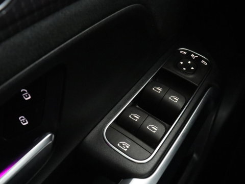 Mercedes-Benz EQB 300 4MATIC AMG Line 67 kWh | SOH 94,7% | Panoramadak | Half leder | Memory | Stoelverwarming | Cruise control | Head-up | 360 Camera | Sfeerverlichting