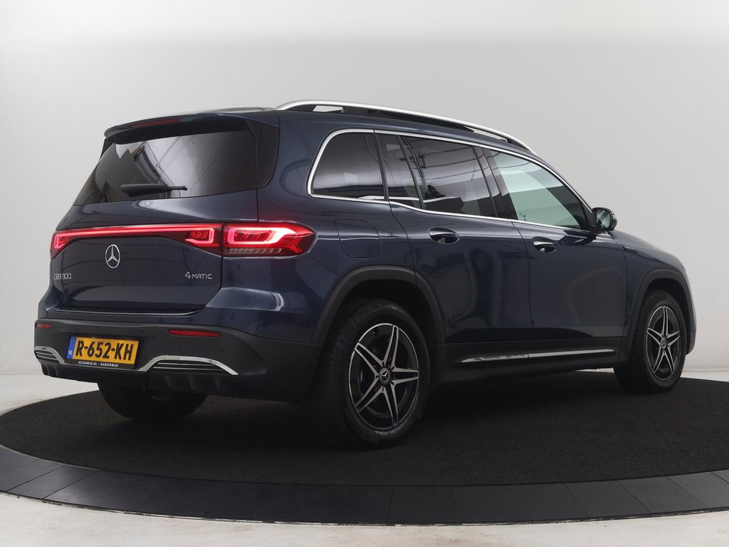 Mercedes-Benz EQB 300 4MATIC AMG Line 67 kWh | SOH 94,7% | Panoramadak | Half leder | Memory | Stoelverwarming | Cruise control | Head-up | 360 Camera | Sfeerverlichting