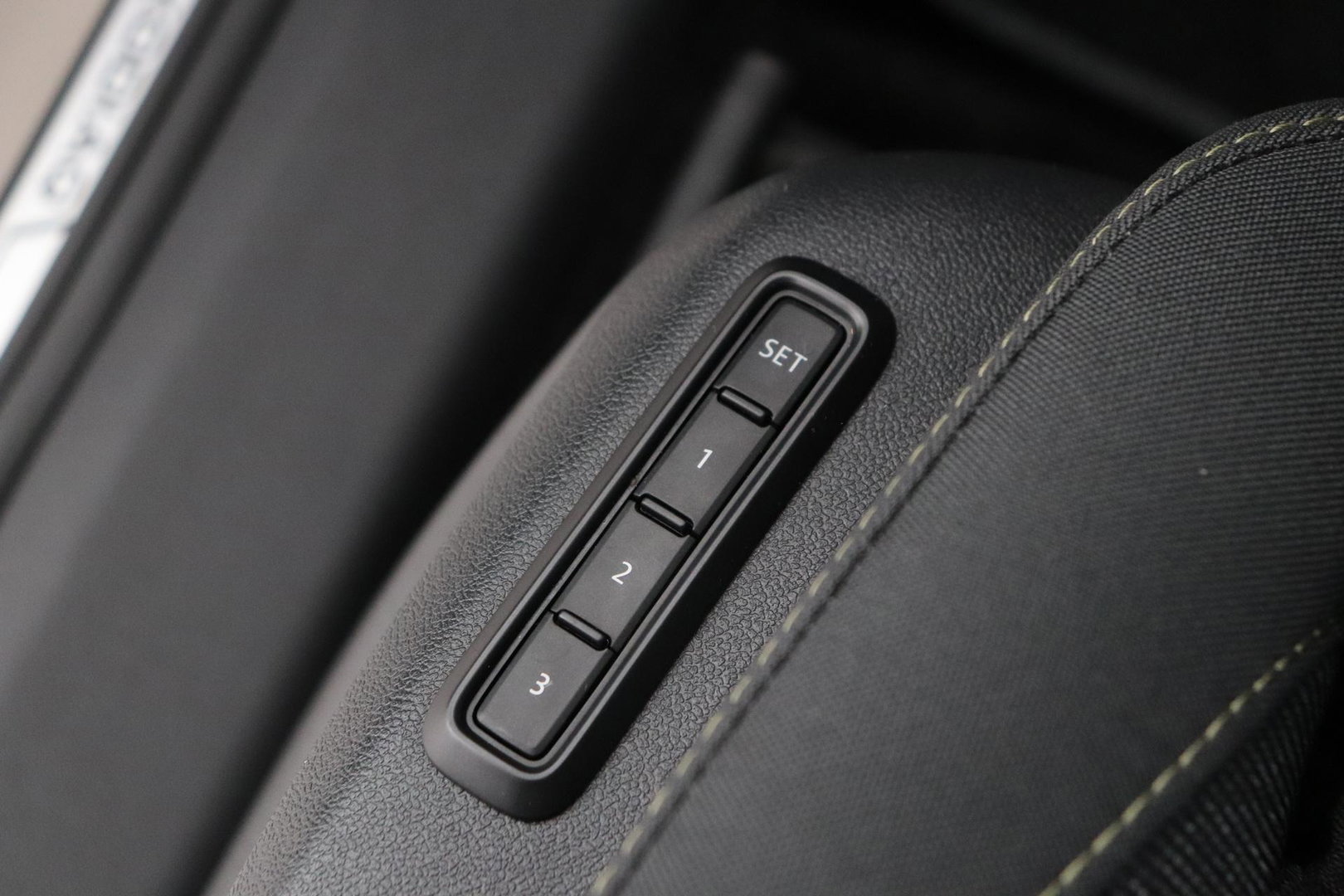 Škoda Kodiaq 1.5 TSI Business Edition Plus | 7 Persoons | Trekhaak | ACC | Camera | Keyless | Stoel+Stuurverwarming | Getint glas | 19 Inch