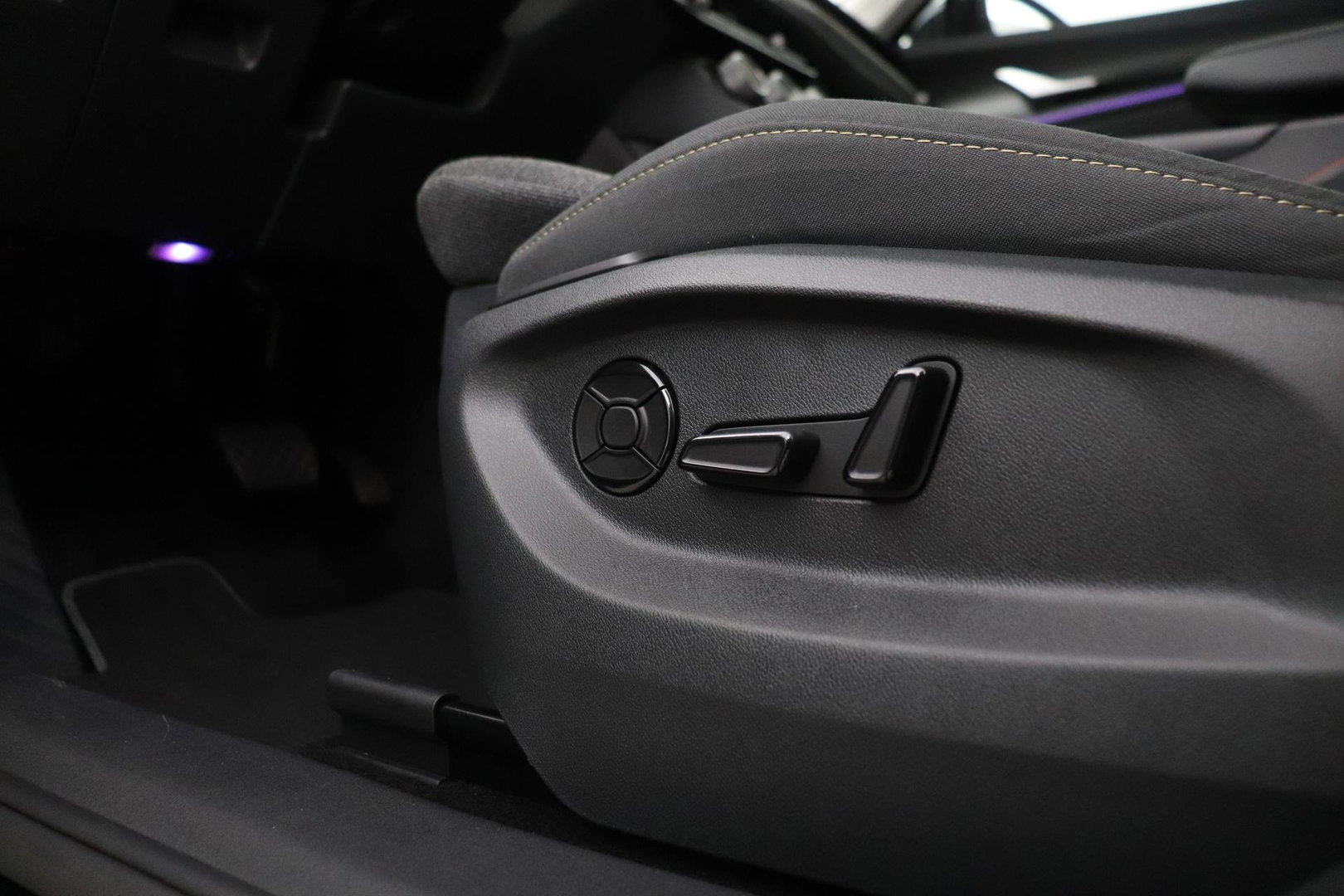Škoda Kodiaq 1.5 TSI Business Edition Plus | 7 Persoons | Trekhaak | ACC | Camera | Keyless | Stoel+Stuurverwarming | Getint glas | 19 Inch