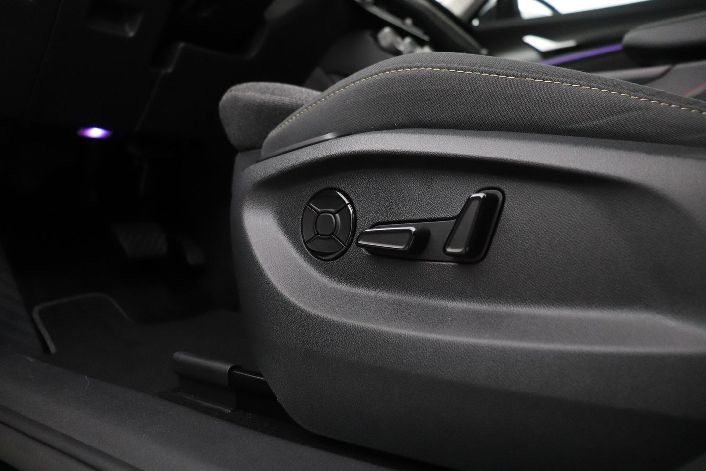 Škoda Kodiaq 1.5 TSI Business Edition Plus | 7 Persoons | Trekhaak | ACC | Camera | Keyless | Stoel+Stuurverwarming | Getint glas | 19 Inch