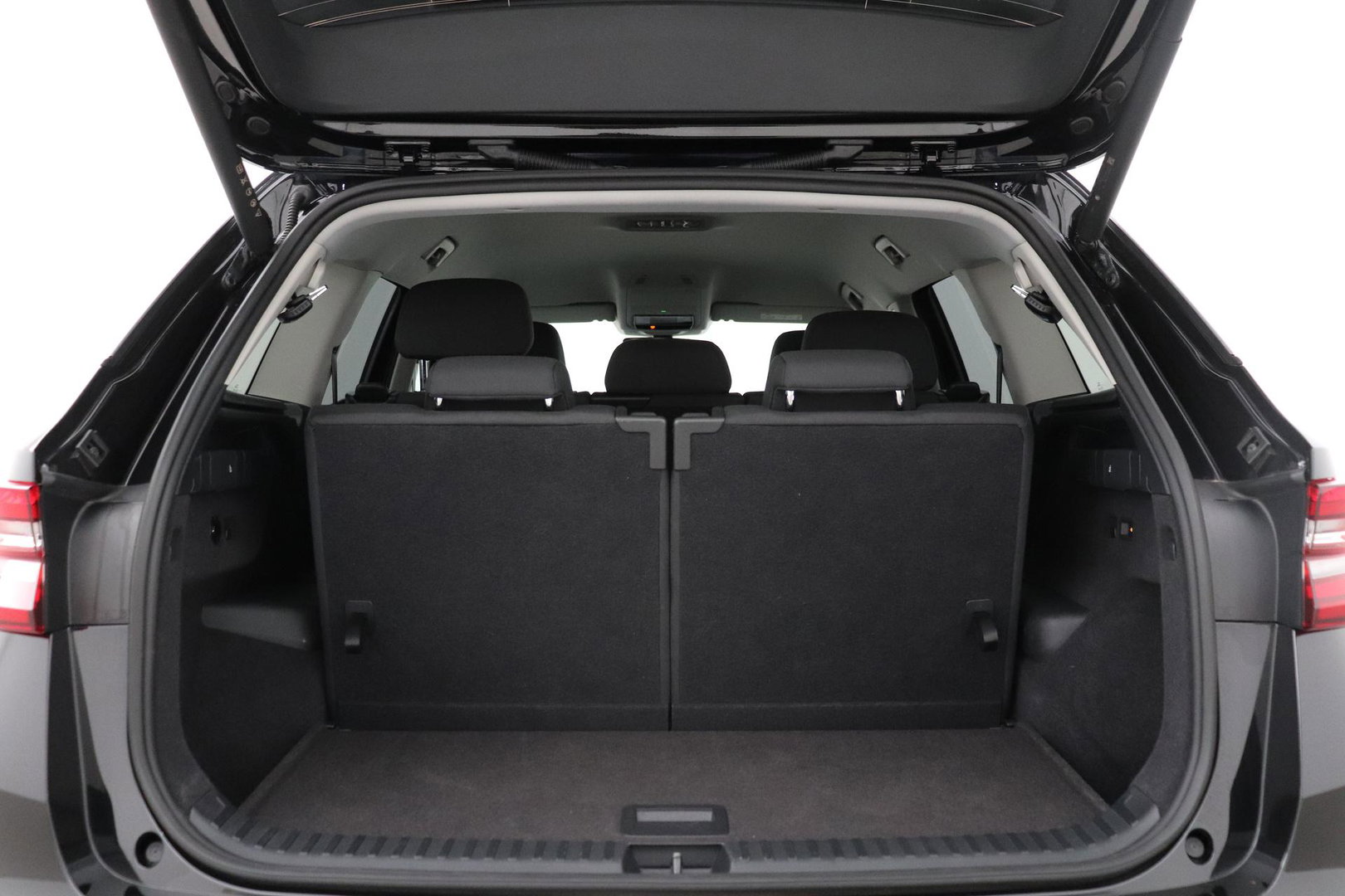 Škoda Kodiaq 1.5 TSI Business Edition Plus | 7 Persoons | Trekhaak | ACC | Camera | Keyless | Stoel+Stuurverwarming | Getint glas | 19 Inch
