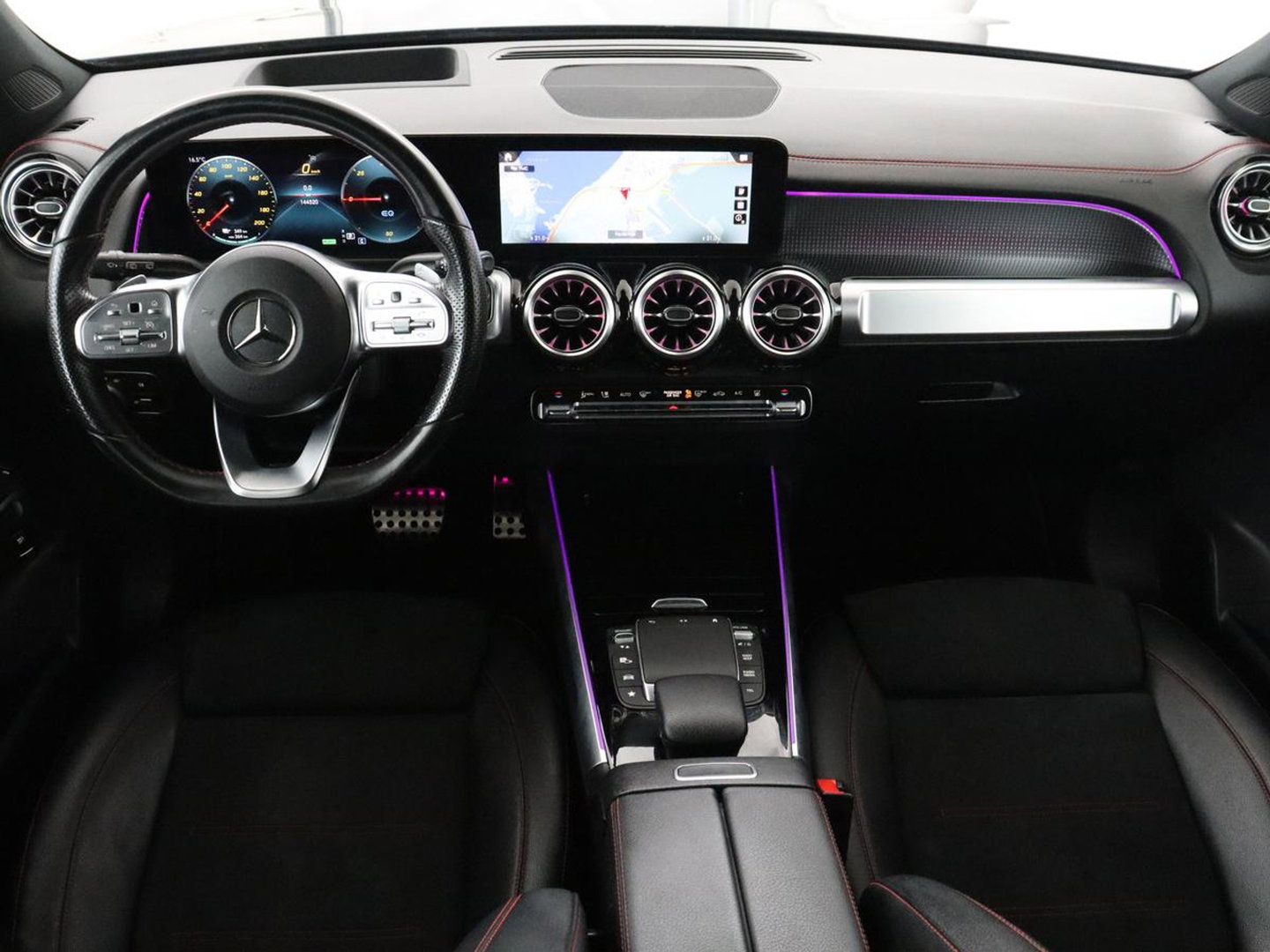 Mercedes-Benz EQB 300 4MATIC AMG Line 67 kWh | SOH 94,7% | Panoramadak | Half leder | Memory | Stoelverwarming | Cruise control | Head-up | 360 Camera | Sfeerverlichting