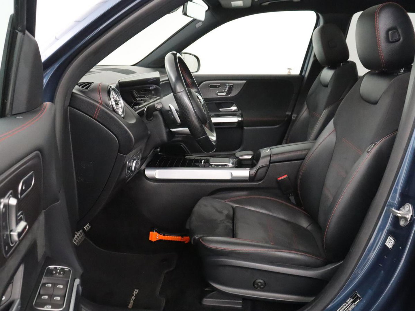 Mercedes-Benz EQB 300 4MATIC AMG Line 67 kWh | SOH 94,7% | Panoramadak | Half leder | Memory | Stoelverwarming | Cruise control | Head-up | 360 Camera | Sfeerverlichting