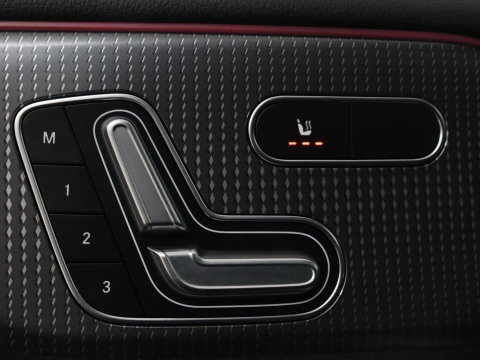Mercedes-Benz EQB 300 4MATIC AMG Line 67 kWh | SOH 94,7% | Panoramadak | Half leder | Memory | Stoelverwarming | Cruise control | Head-up | 360 Camera | Sfeerverlichting