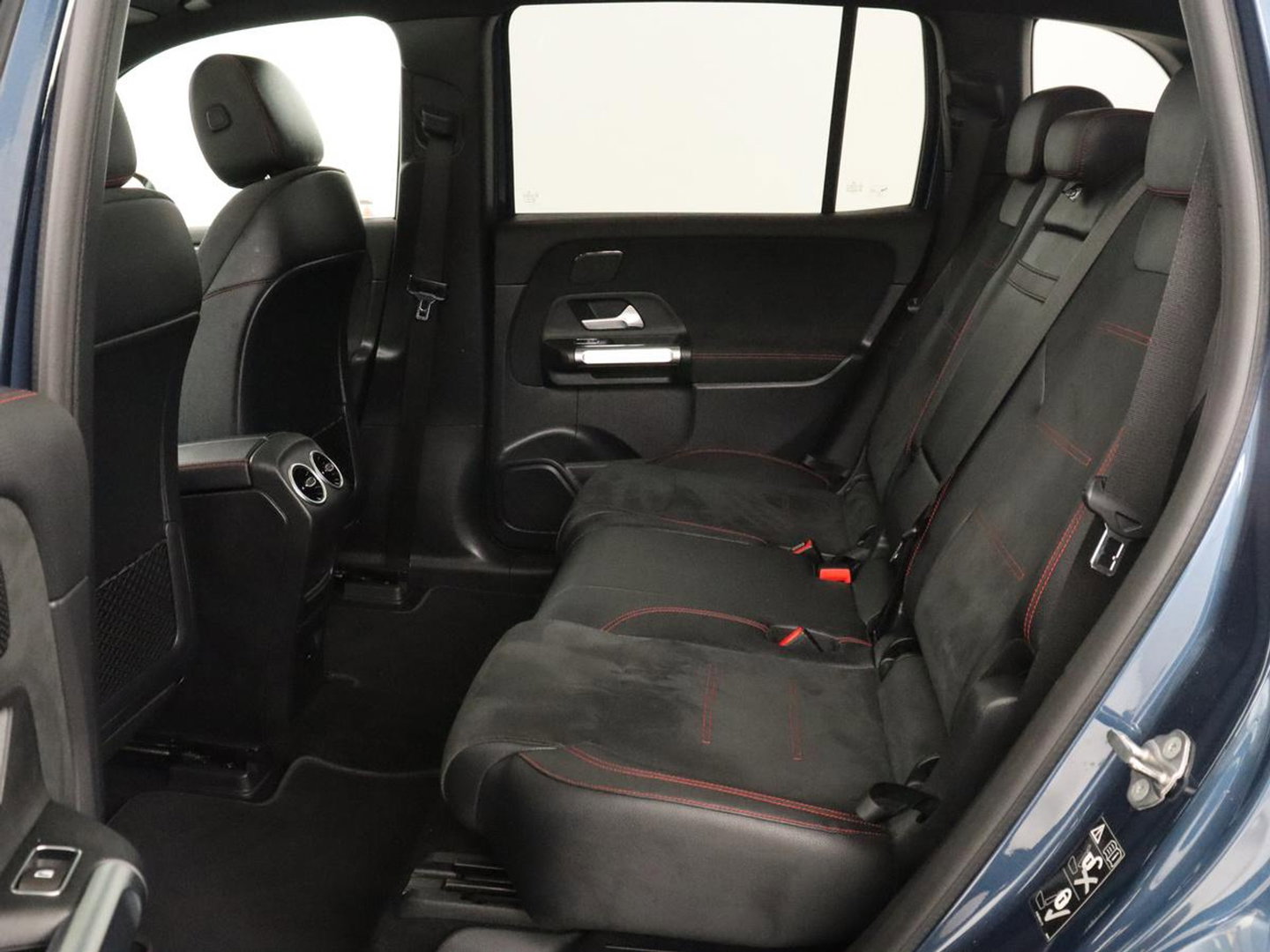 Mercedes-Benz EQB 300 4MATIC AMG Line 67 kWh | SOH 94,7% | Panoramadak | Half leder | Memory | Stoelverwarming | Cruise control | Head-up | 360 Camera | Sfeerverlichting