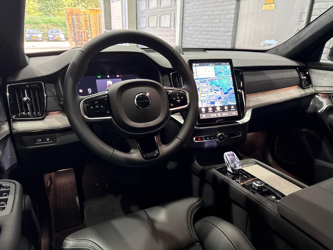 Volvo XC90 T8 Ultra Dark | Luchtvering | Bowers&Wilkins | 22 Inch | Panoramadak | Trekhaak | 360° Camera | Head-Up