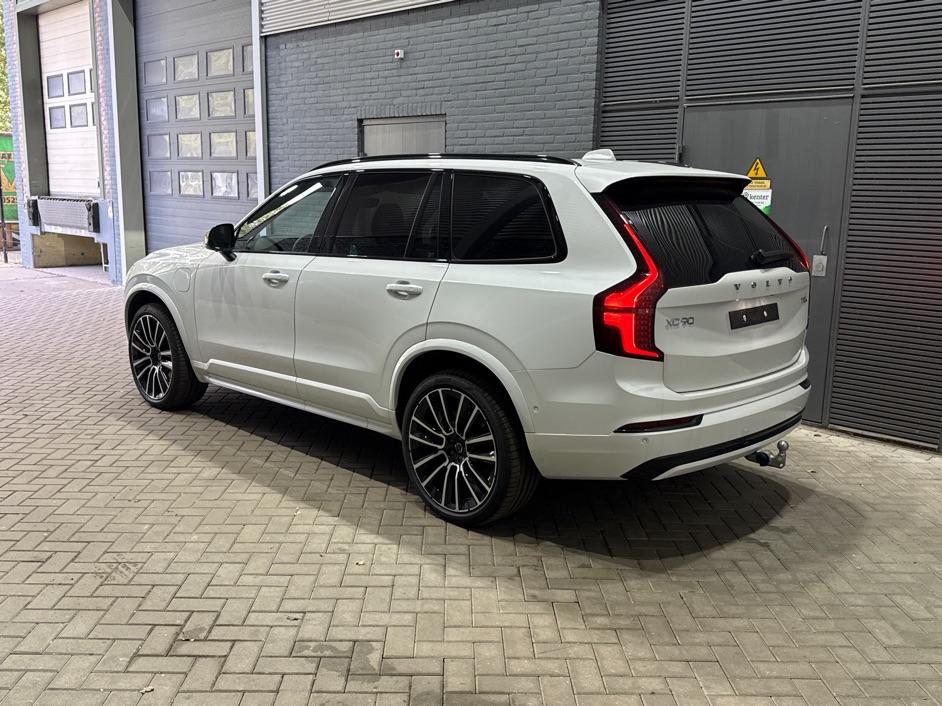 Volvo XC90 T8 Ultra Dark | Luchtvering | Bowers&Wilkins | 22 Inch | Panoramadak | Trekhaak | 360° Camera | Head-Up
