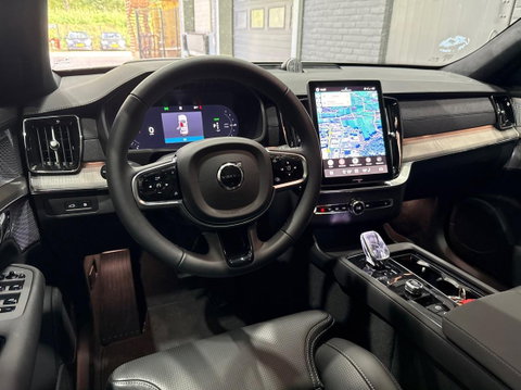 Volvo XC90 T8 Ultra Dark | Luchtvering | Bowers&Wilkins | 22 Inch | Panoramadak | Trekhaak | 360° Camera | Head-Up