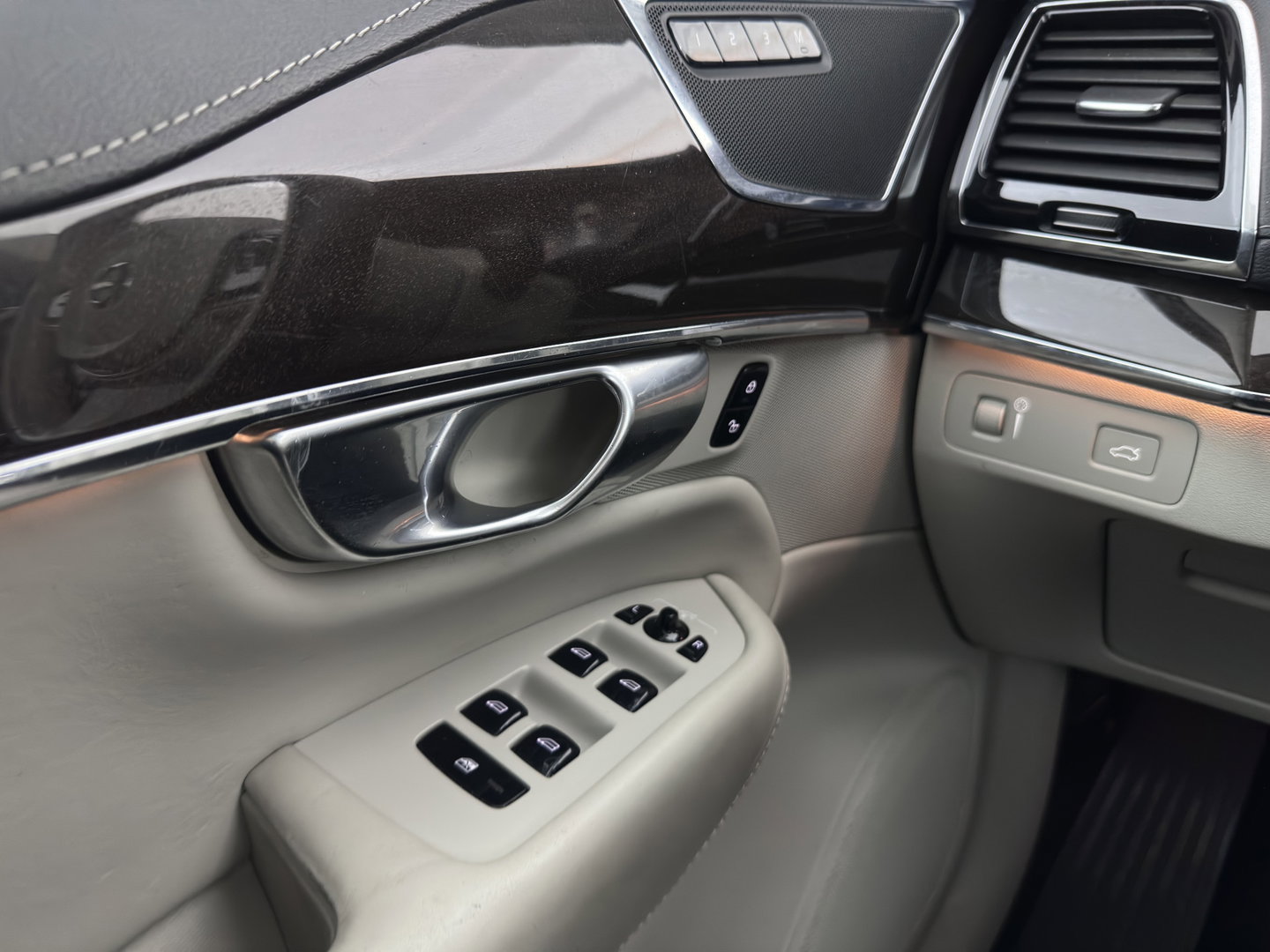 Volvo XC90 2.0 D5 AWD Inscription Aut. *PANO | LEATHER | FULL-LED | MEMORY-PACK | BLINDSPOT | KEYLESS | DIGI-COCKPIT | CAMERA | NAVI-FULLMAP | HEATED-CONTOURSEATS | TOWBAR |  HEAD-UP |  21''ALU*