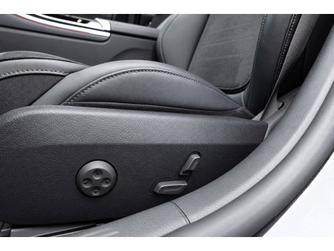 Mercedes-Benz C-Klasse 200 AMG Line PANO CAM SFEER VOL'