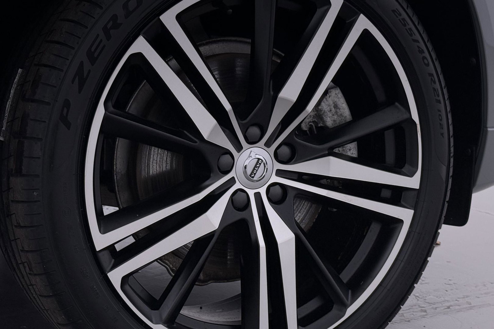 Volvo XC60 T8 Plus Dark | 21 Inch | Harman/Kardon | Memory | 360° Camera | BLIS | Stoel+Stuurverwarming | ACC