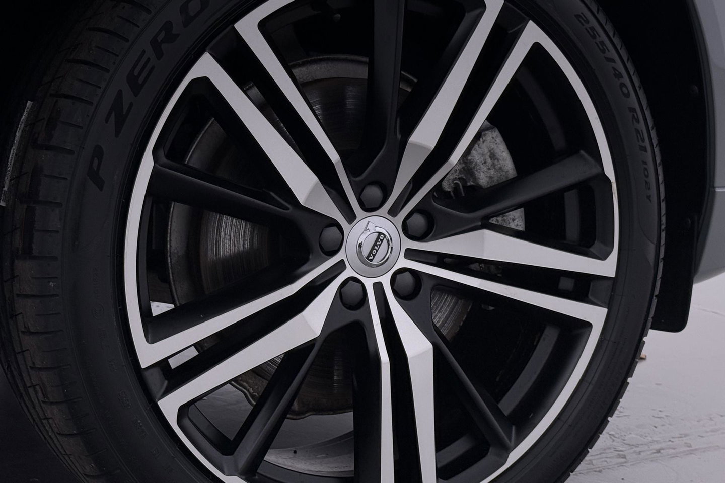 Volvo XC60 T8 Plus Dark | 21 Inch | Harman/Kardon | Memory | 360° Camera | BLIS | Stoel+Stuurverwarming | ACC