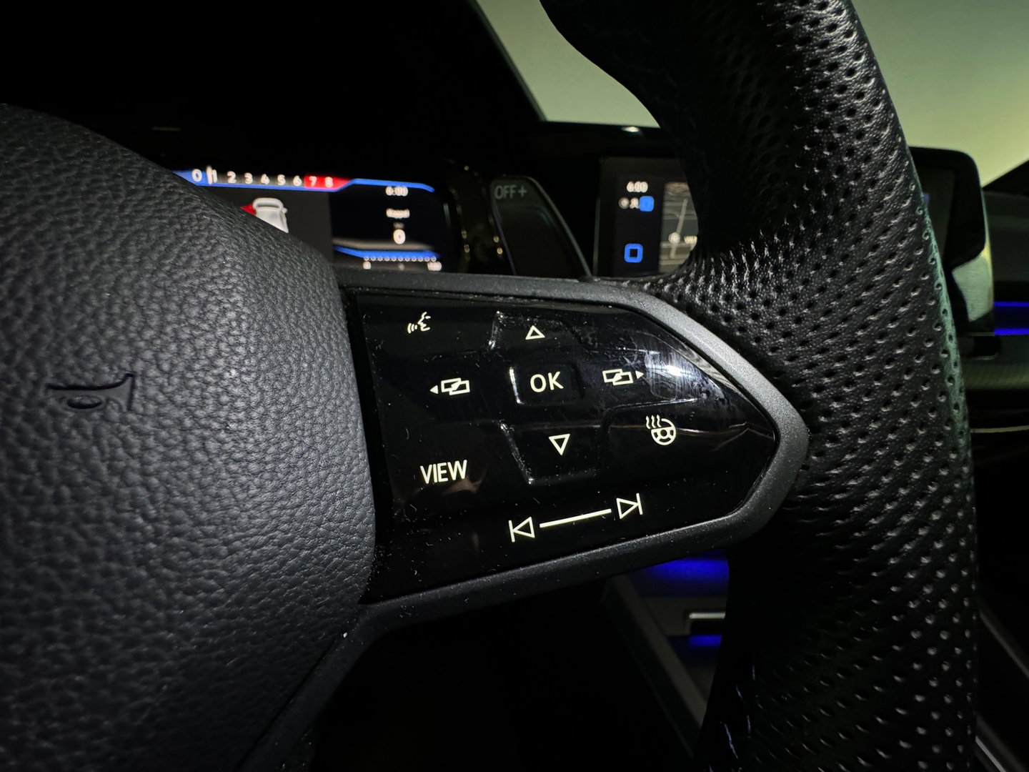 Volkswagen Golf 2.0 TSI R 4Motion Pano|Akra|HuD|Harman Kardon|ACC