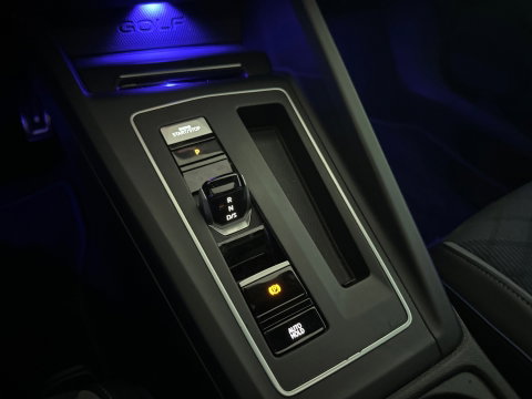 Volkswagen Golf 2.0 TSI R 4Motion Pano|Akra|HuD|Harman Kardon|ACC