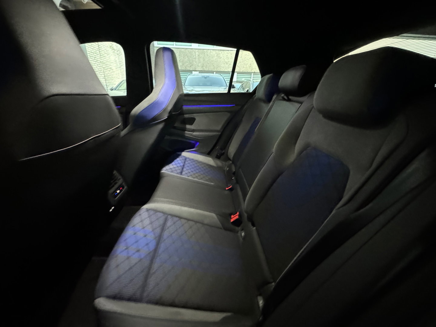 Volkswagen Golf 2.0 TSI R 4Motion Pano|Akra|HuD|Harman Kardon|ACC