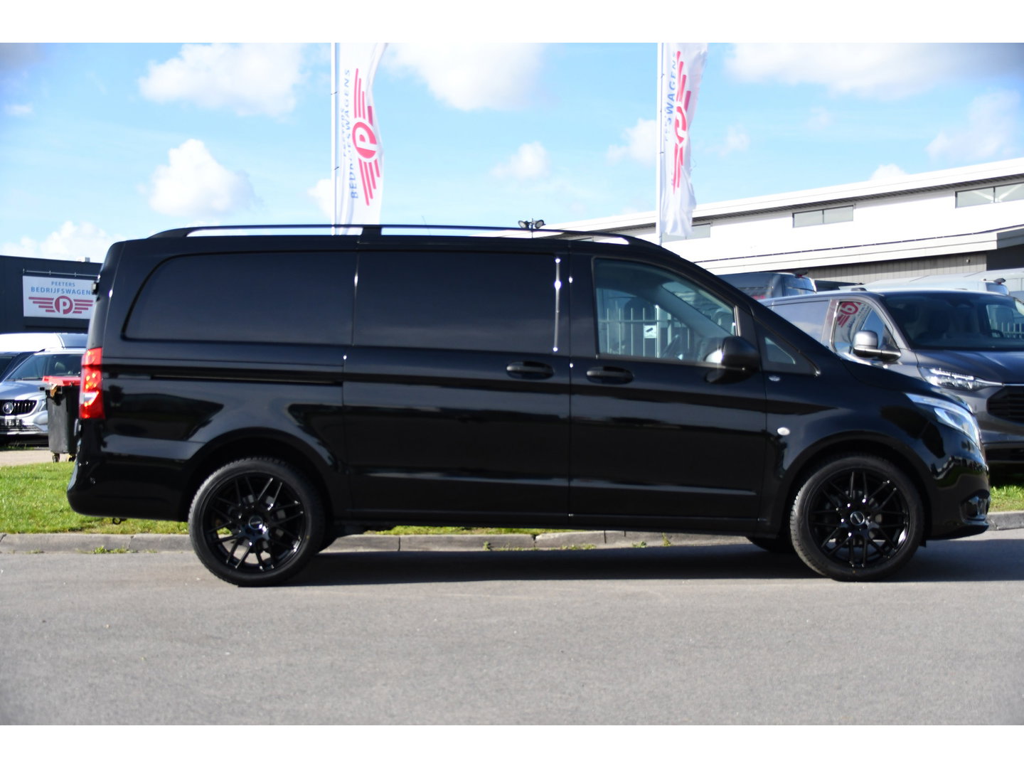 Mercedes-Benz Vito 116 CDI L2 Black Edition Camera, Cruise, Carplay, Automaat, LED, Clima, Multimedia, 164pk, Sensoren, Uniek!