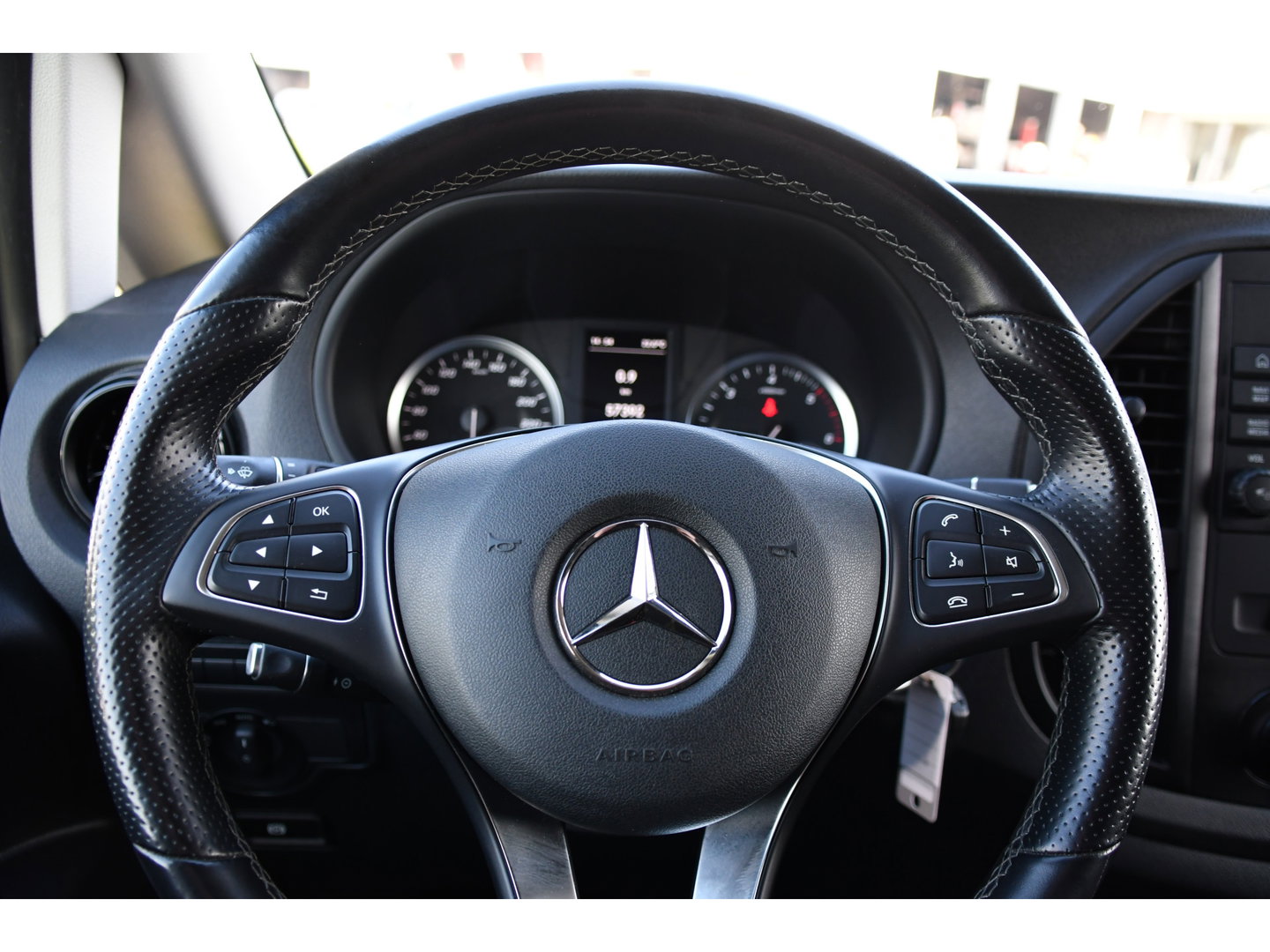 Mercedes-Benz Vito 116 CDI L2 Black Edition Camera, Cruise, Carplay, Automaat, LED, Clima, Multimedia, 164pk, Sensoren, Uniek!