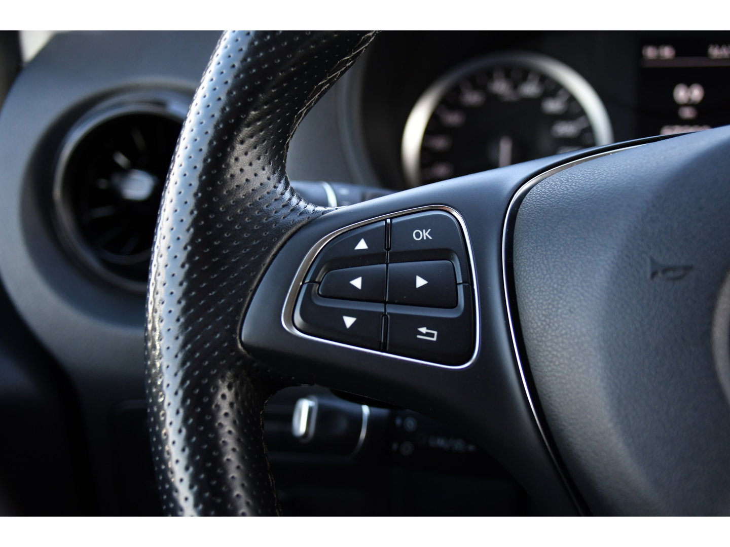 Mercedes-Benz Vito 116 CDI L2 Black Edition Camera, Cruise, Carplay, Automaat, LED, Clima, Multimedia, 164pk, Sensoren, Uniek!