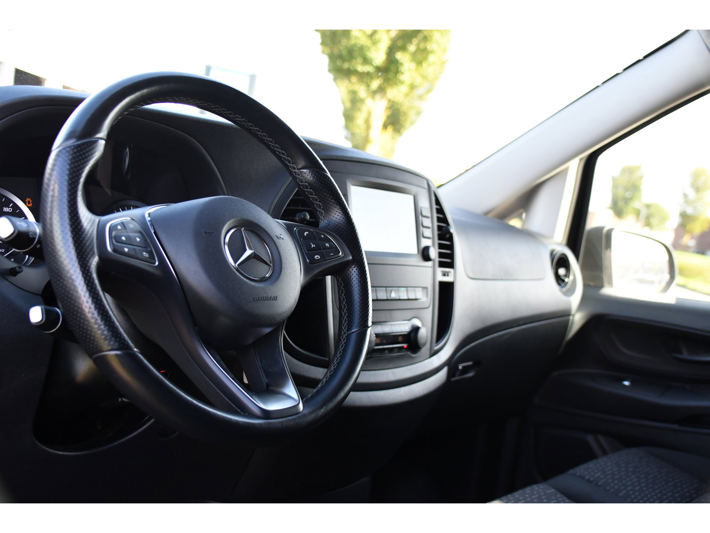 Mercedes-Benz Vito 116 CDI L2 Black Edition Camera, Cruise, Carplay, Automaat, LED, Clima, Multimedia, 164pk, Sensoren, Uniek!