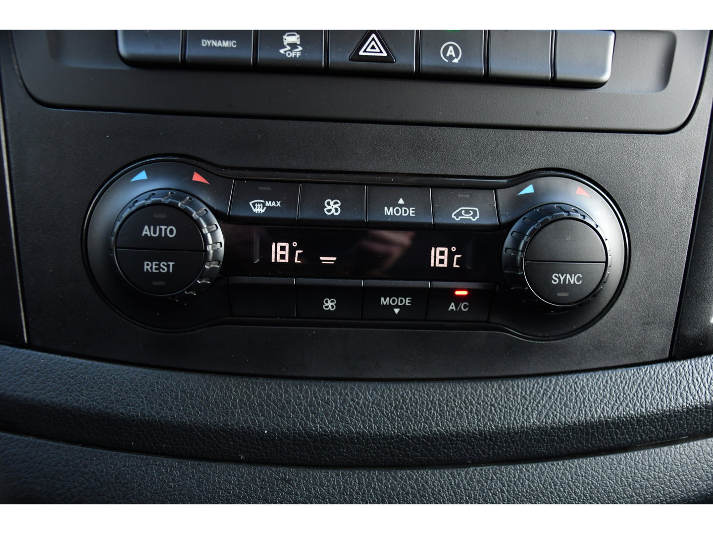 Mercedes-Benz Vito 116 CDI L2 Black Edition Camera, Cruise, Carplay, Automaat, LED, Clima, Multimedia, 164pk, Sensoren, Uniek!