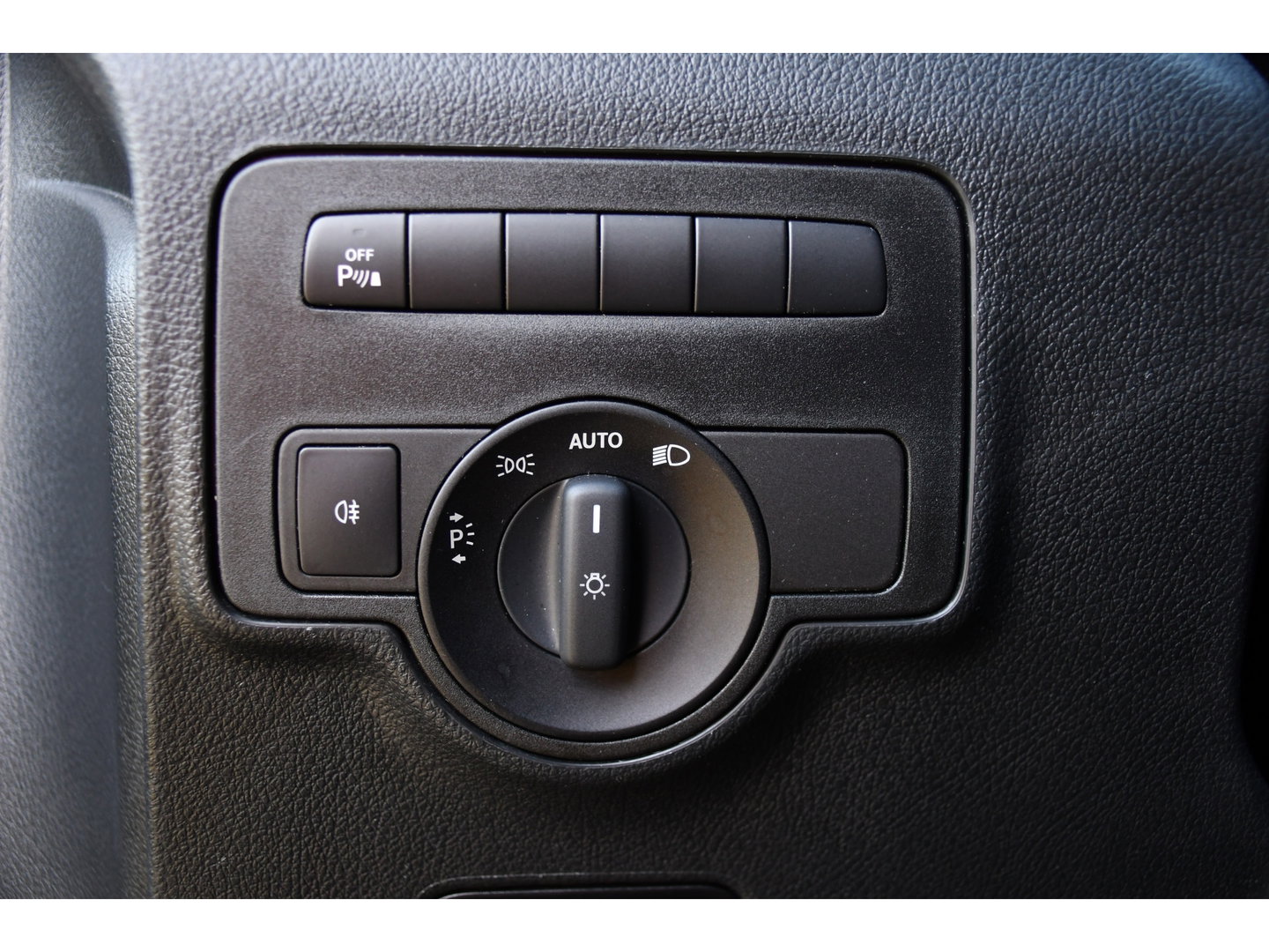 Mercedes-Benz Vito 116 CDI L2 Black Edition Camera, Cruise, Carplay, Automaat, LED, Clima, Multimedia, 164pk, Sensoren, Uniek!