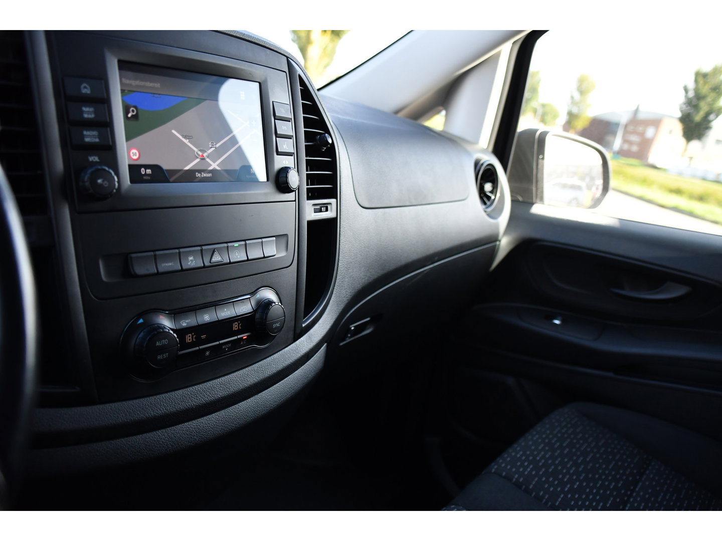 Mercedes-Benz Vito 116 CDI L2 Black Edition Camera, Cruise, Carplay, Automaat, LED, Clima, Multimedia, 164pk, Sensoren, Uniek!