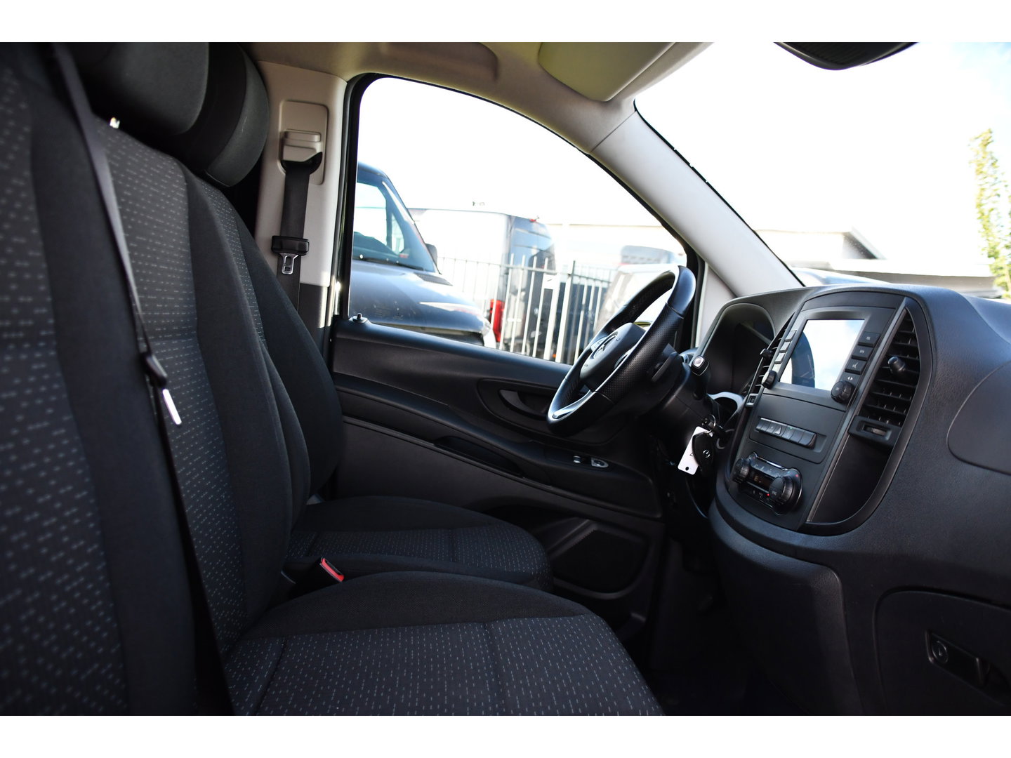 Mercedes-Benz Vito 116 CDI L2 Black Edition Camera, Cruise, Carplay, Automaat, LED, Clima, Multimedia, 164pk, Sensoren, Uniek!