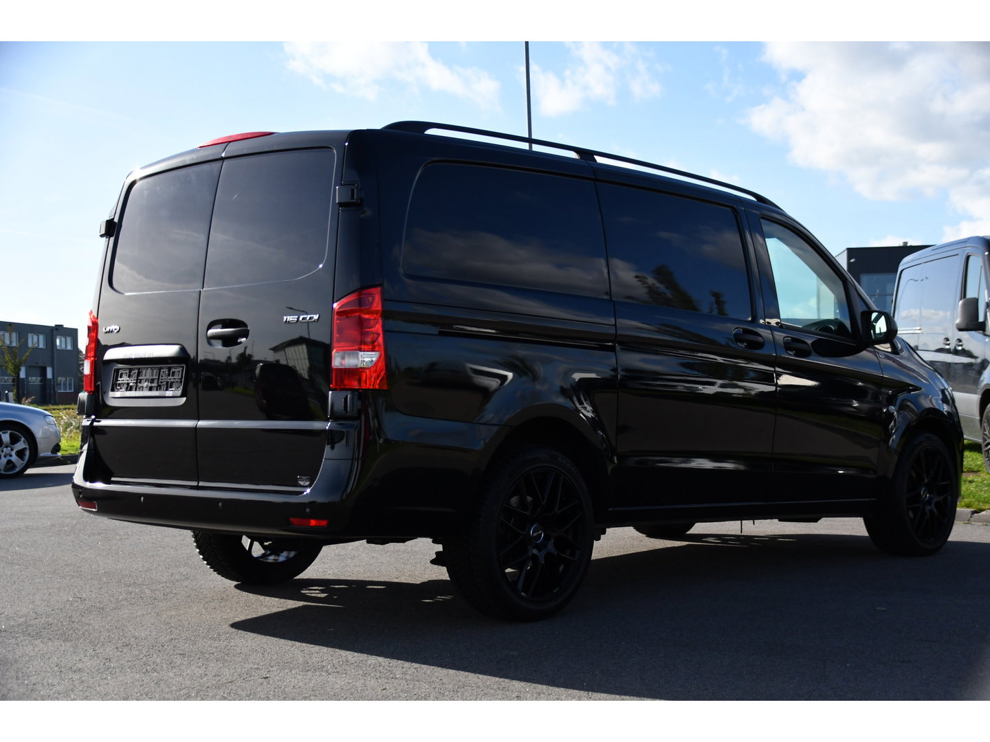 Mercedes-Benz Vito 116 CDI L2 Black Edition Camera, Cruise, Carplay, Automaat, LED, Clima, Multimedia, 164pk, Sensoren, Uniek!