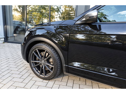 Volkswagen T-Roc 2.0 TSI R AKRAPOVIC BEATS KEYLESS PANO VOL