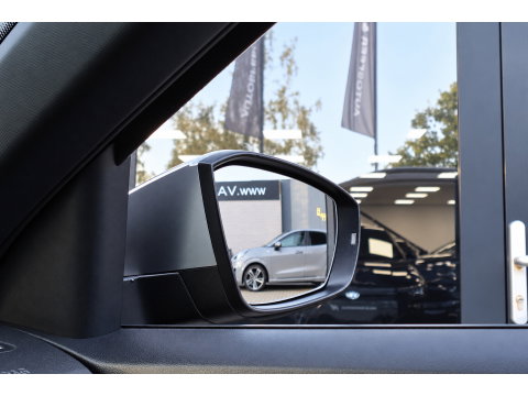 Volkswagen T-Roc 2.0 TSI R AKRAPOVIC BEATS KEYLESS PANO VOL