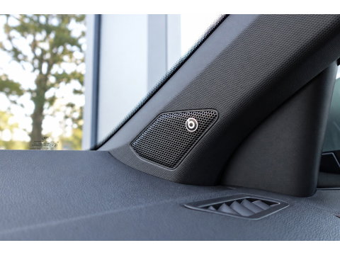 Volkswagen T-Roc 2.0 TSI R AKRAPOVIC BEATS KEYLESS PANO VOL