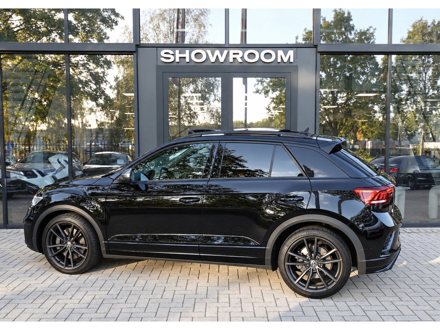 Volkswagen T-Roc 2.0 TSI R AKRAPOVIC BEATS KEYLESS PANO VOL