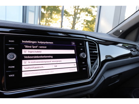 Volkswagen T-Roc 2.0 TSI R AKRAPOVIC BEATS KEYLESS PANO VOL