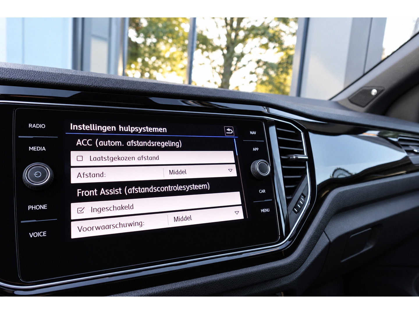 Volkswagen T-Roc 2.0 TSI R AKRAPOVIC BEATS KEYLESS PANO VOL