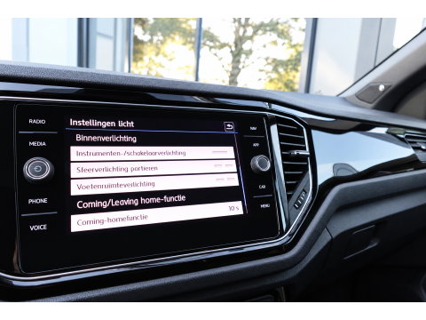 Volkswagen T-Roc 2.0 TSI R AKRAPOVIC BEATS KEYLESS PANO VOL