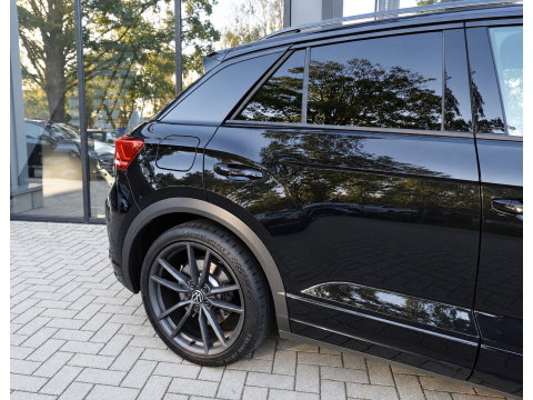 Volkswagen T-Roc 2.0 TSI R AKRAPOVIC BEATS KEYLESS PANO VOL