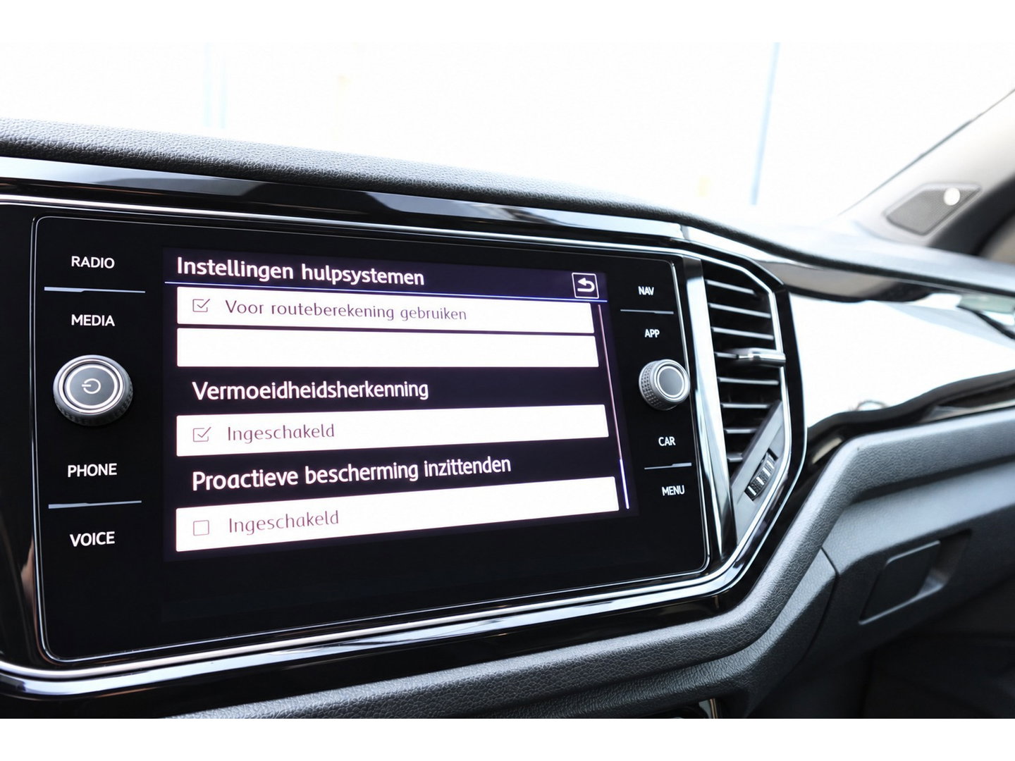 Volkswagen T-Roc 2.0 TSI R AKRAPOVIC BEATS KEYLESS PANO VOL