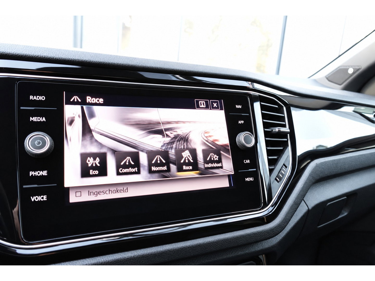 Volkswagen T-Roc 2.0 TSI R AKRAPOVIC BEATS KEYLESS PANO VOL