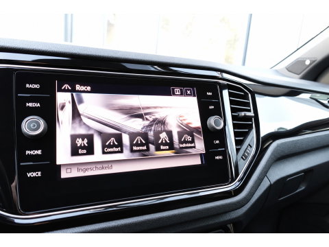 Volkswagen T-Roc 2.0 TSI R AKRAPOVIC BEATS KEYLESS PANO VOL