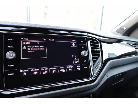 Volkswagen T-Roc 2.0 TSI R AKRAPOVIC BEATS KEYLESS PANO VOL