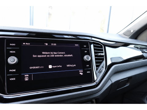 Volkswagen T-Roc 2.0 TSI R AKRAPOVIC BEATS KEYLESS PANO VOL