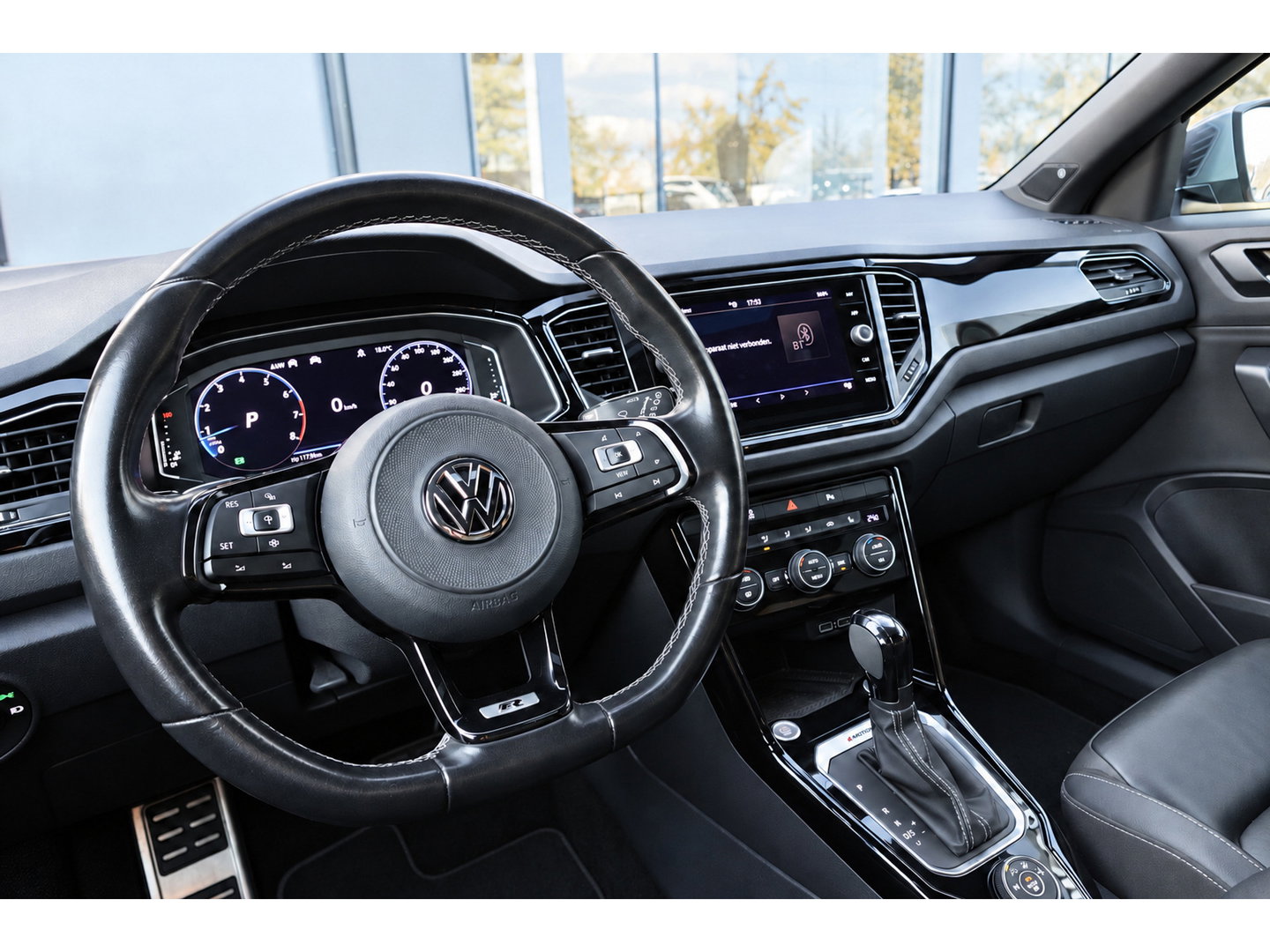 Volkswagen T-Roc 2.0 TSI R AKRAPOVIC BEATS KEYLESS PANO VOL
