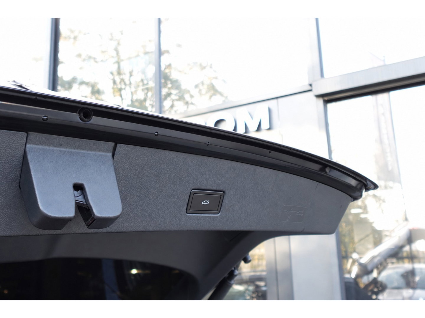 Volkswagen T-Roc 2.0 TSI R AKRAPOVIC BEATS KEYLESS PANO VOL