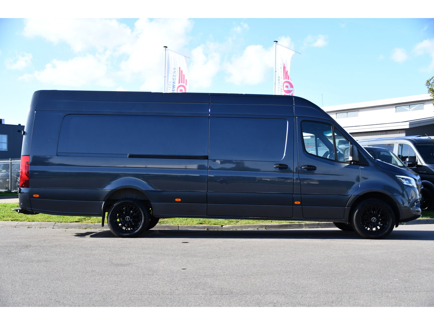 Mercedes-Benz Sprinter 319 3.0 CDI L4H2 PB Edition Adaptieve Cruise, Camera, LED, Carplay, 190pk, Standkachel, Stoelverwarming, Sensoren, 3500kg Trekhaak, Uniek! Extra lang, L4, Ultra lang